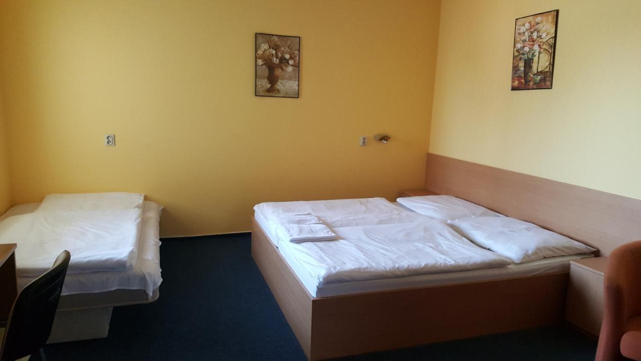 Bed and Breakfast Lehar Panzio à Komárno Extérieur photo